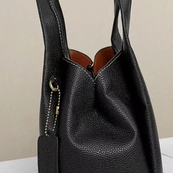 NWT Coach Lana Shoulder Bag 23 In Black CM545 - Picture 4 of 5